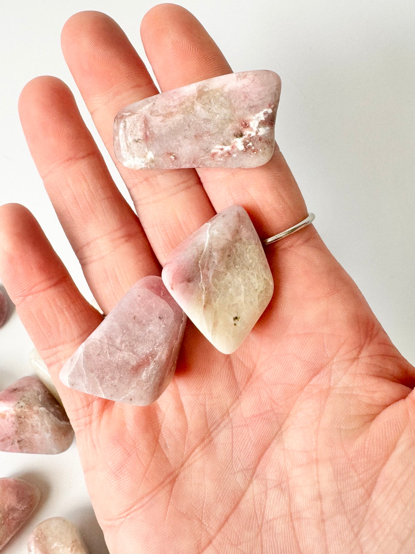 Pink Feldspar on Quartz Tumble